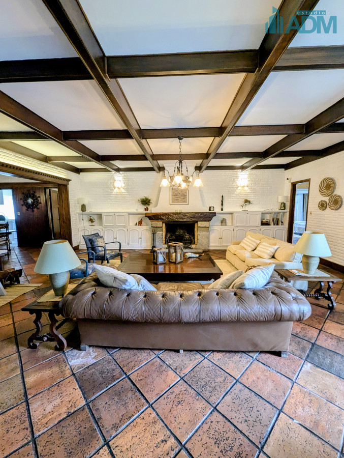Casa ID.289 - Gran casa en zona paradas