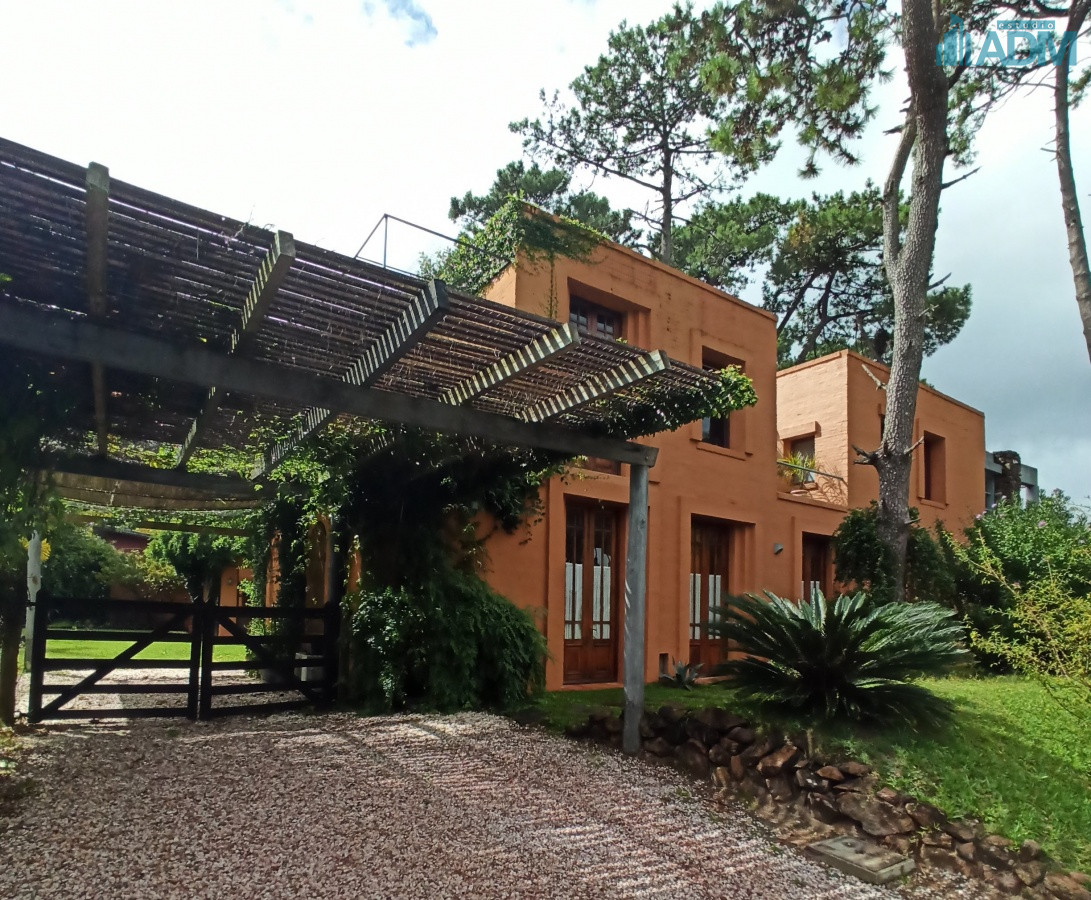Casa ID.156 - Estupenda propiedad en barrio privado de Punta del Este