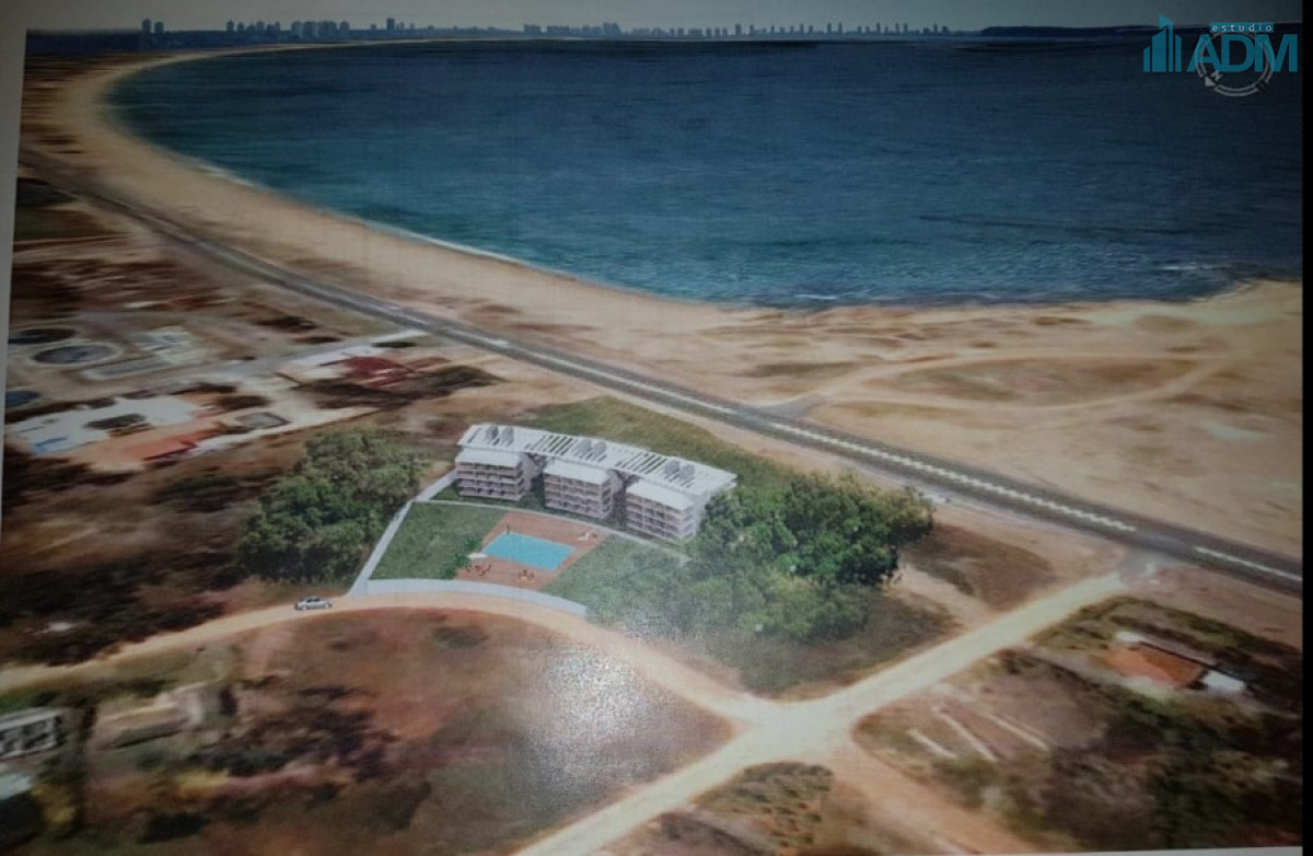 Terreno ID.175 - GRAN LOTE EN PRIMERA FILA APTO PARA PROYECTO DE EDIFICIO