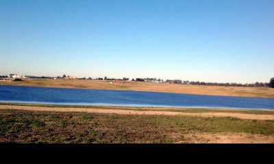 Estupenda chacra en Laguna de Los Cisnes, con 50 mts de costa