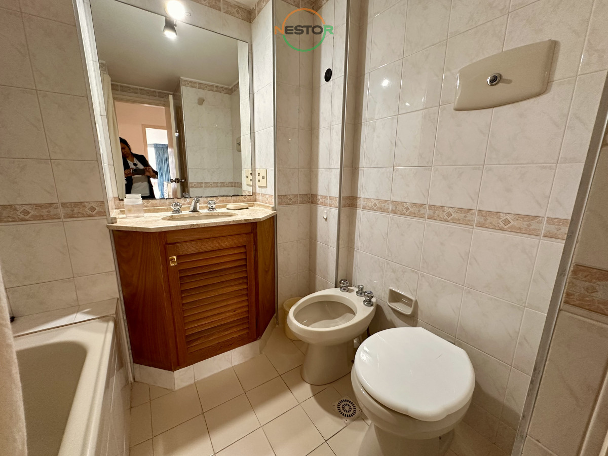 Apartamento ID.6821 - En alquiler , muy lindo apto en edificio con servicios, muy cerca del mar.