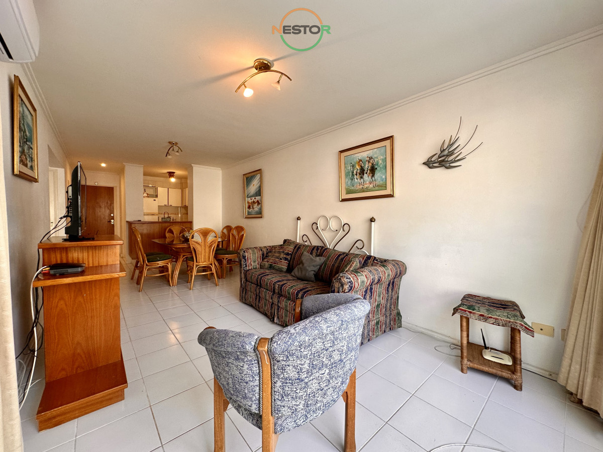 Apartamento ID.6821 - En alquiler , muy lindo apto en edificio con servicios, muy cerca del mar.