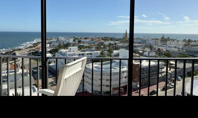 Piso alto en venta, con inmejorable vistas al mar y puerto de Punta del Este