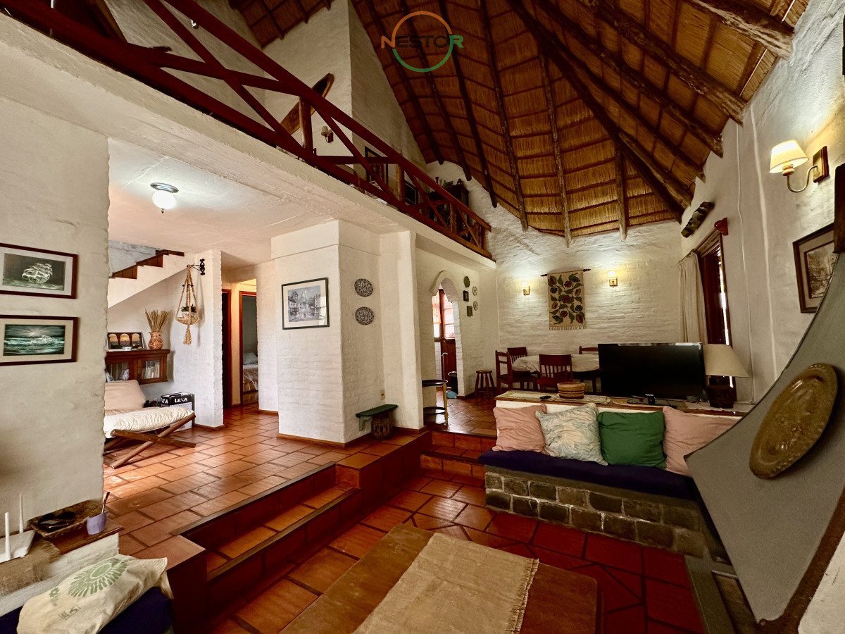 Casa ID.6819 - Casa en alquiler y venta