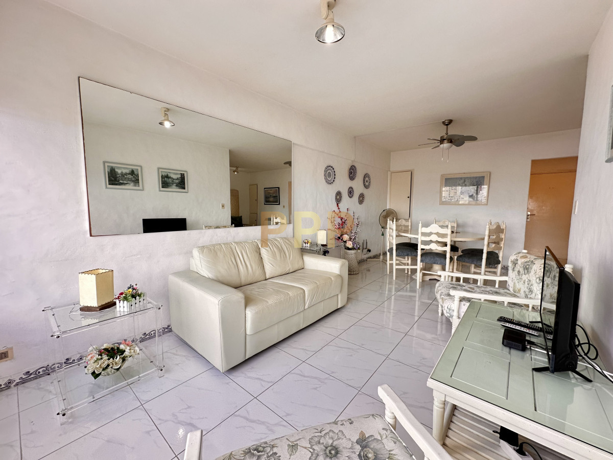 Apartamento ID.4199 - En Venta, a 100 metros del mar, Península Punta del Este