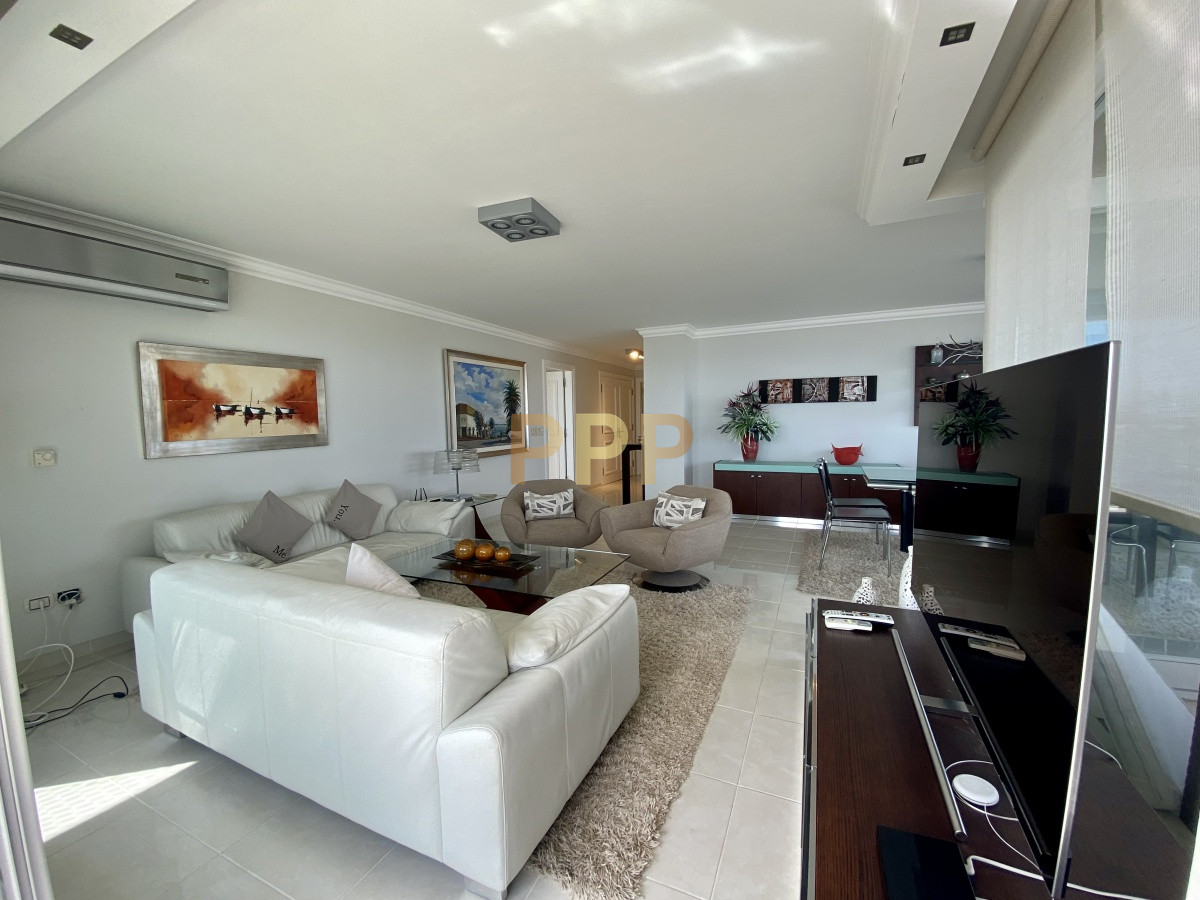 Apartamento ID.3468 - Piso alto en torre de categoría con todos y excelentes servicios.
