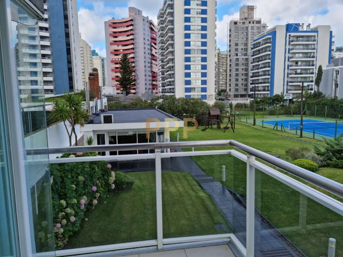 Apartamento ID.4 - En alquiler.. a pasitos del mar, torre con servicios.. Consulte!!!