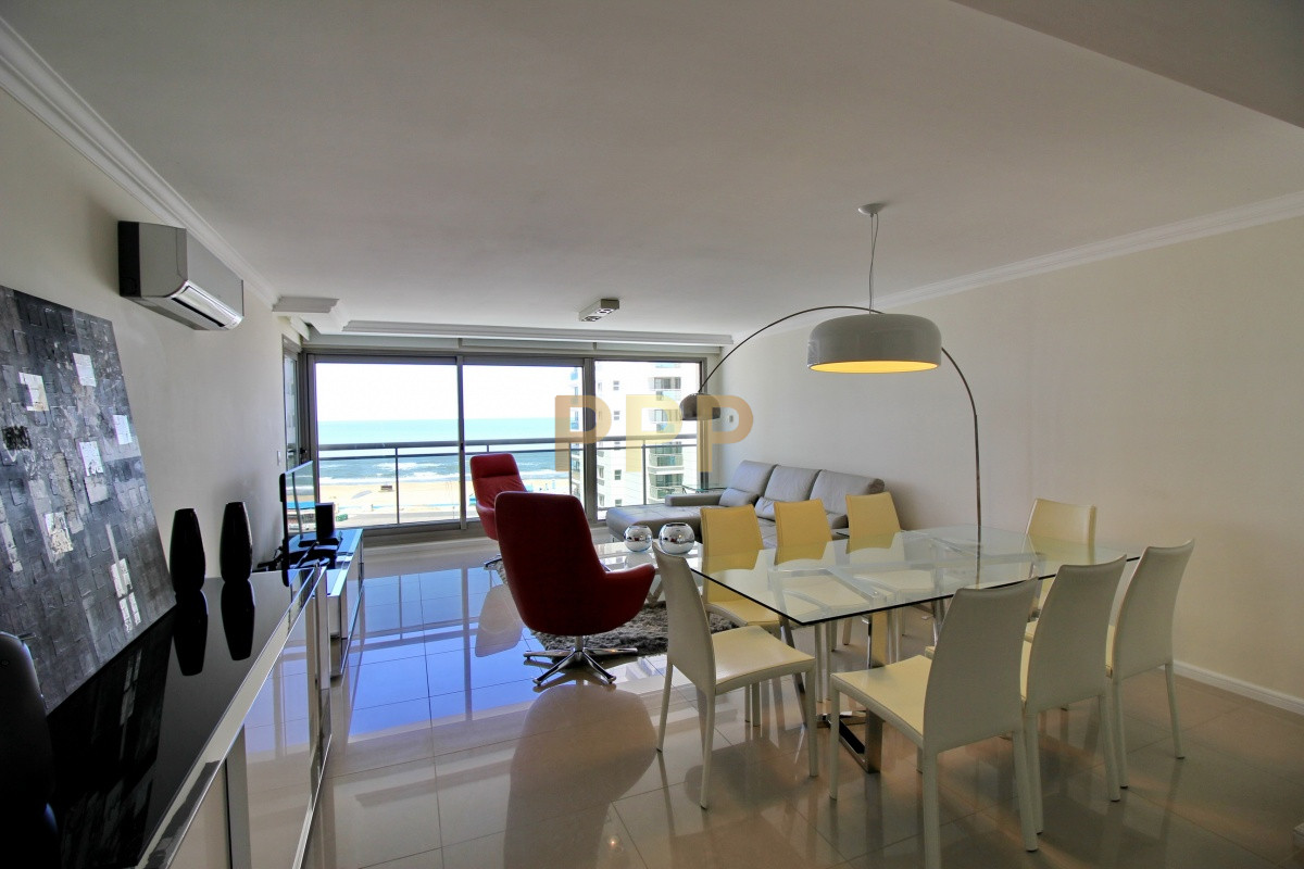 Apartamento ID.2344 - Apartamento de 3 dormitorios, primera linea frente al mar, en alquiler y venta, Punta del Este