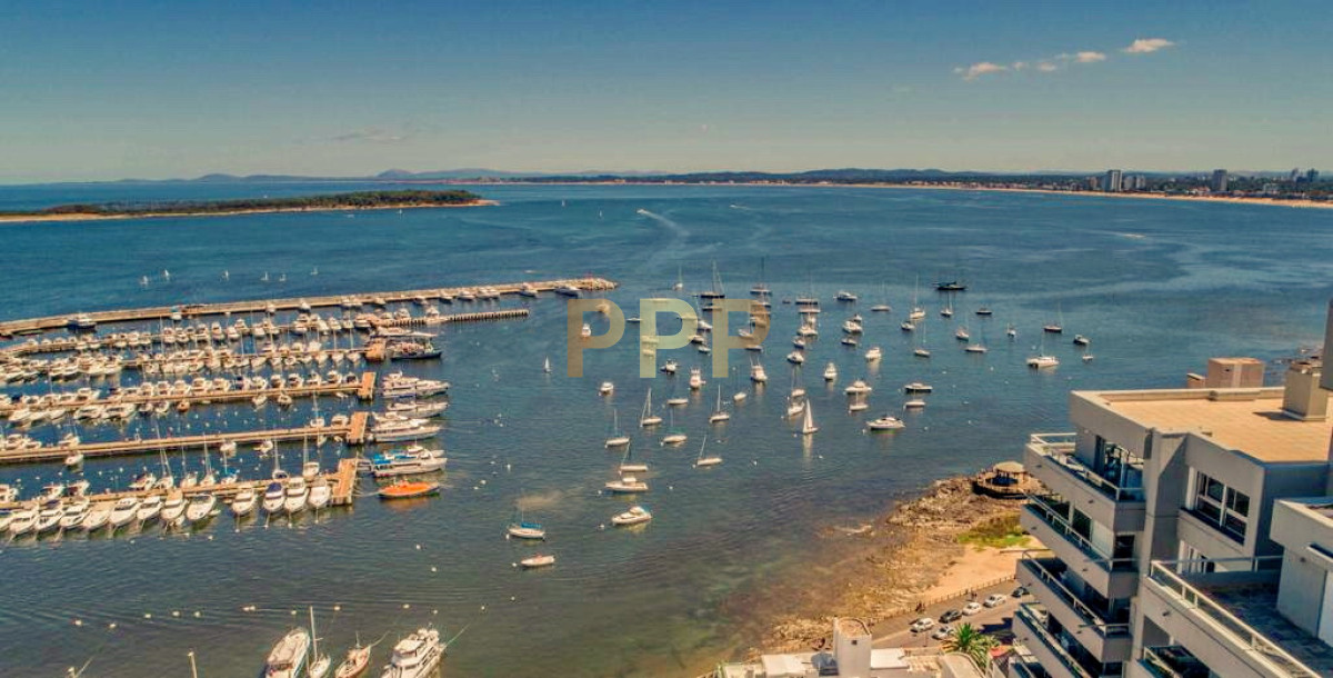 Apartamento ID.670 - Espectacular piso alto con vista franca al puerto de Punta del Este