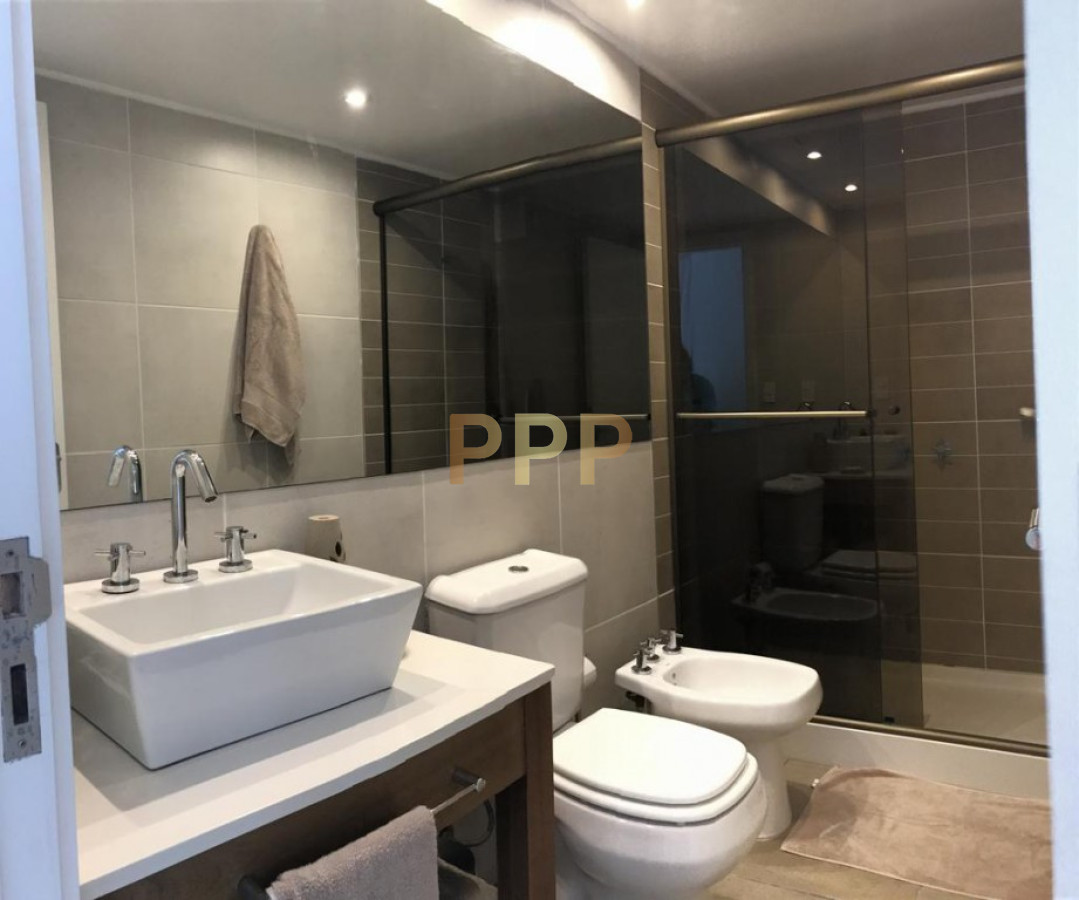 Apartamento ID.2555 - En venta.. oportunidad , piso alto en torre con todos los servicios.. 
