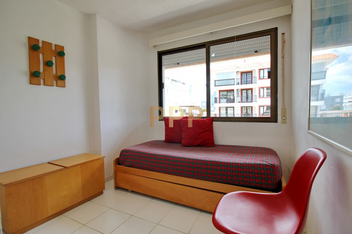 Apartamento ID.15 - Apartamento de 2 dormitorios con piscina en venta y alquiler en Peninsula, Punta del Este.