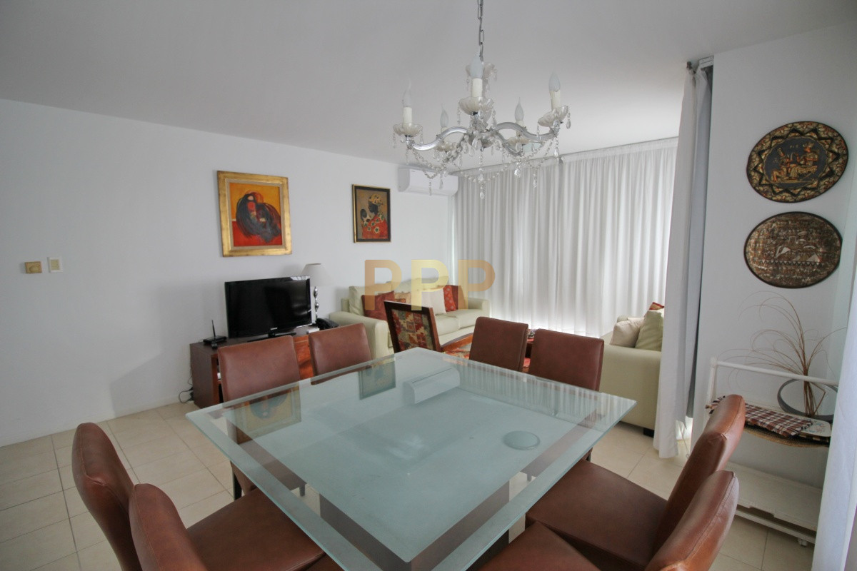 Apartamento ID.600 - En venta... Apartamento 3 dormitorios en Av. Roosevelt, Punta del Este