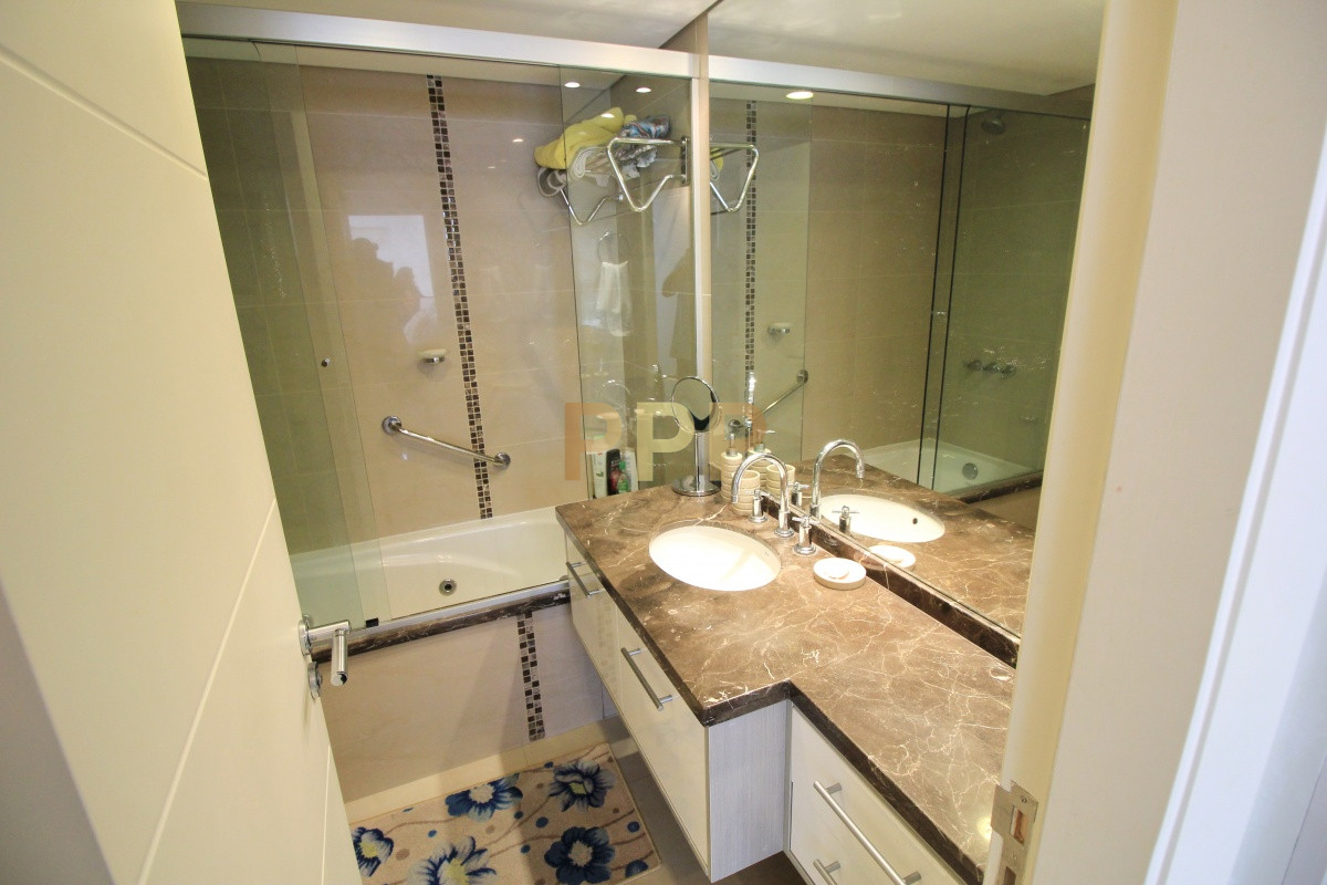 Apartamento ID.1057 - Apartamento con servicios en venta  en Punta del Este, zona Conrad.