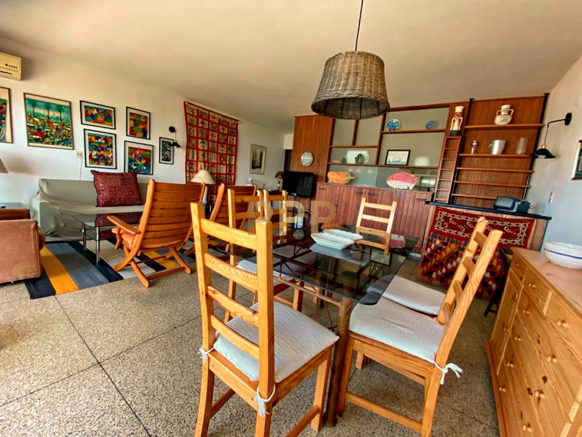 Apartamento ID.657 - Primera lÃ­nea frente al mar ( Mansa) Apartamento en Mansa, 2 dormitorios *