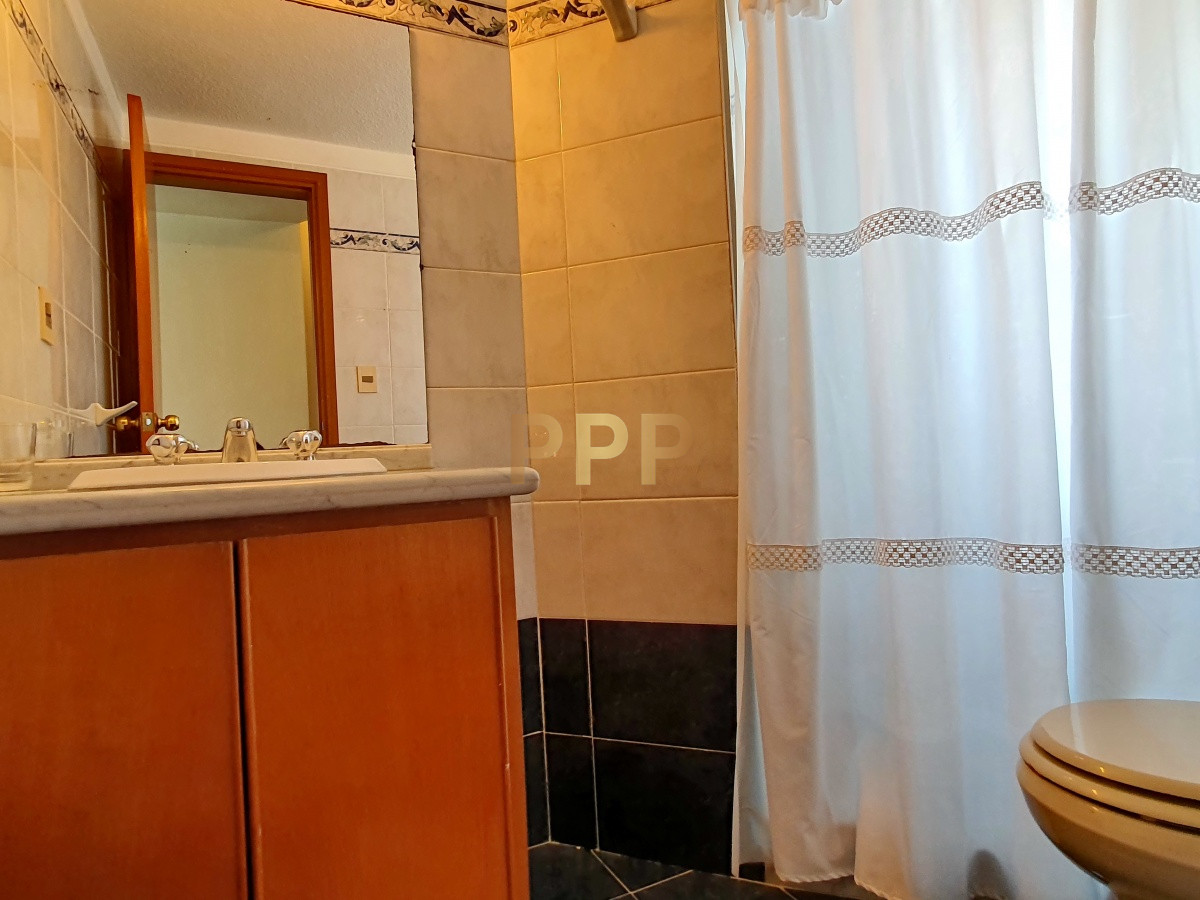 Apartamento ID.1515 - Se alquila apartamento de 1 dormitorio frente al mar con vista en Peninsula, Punta del Este.