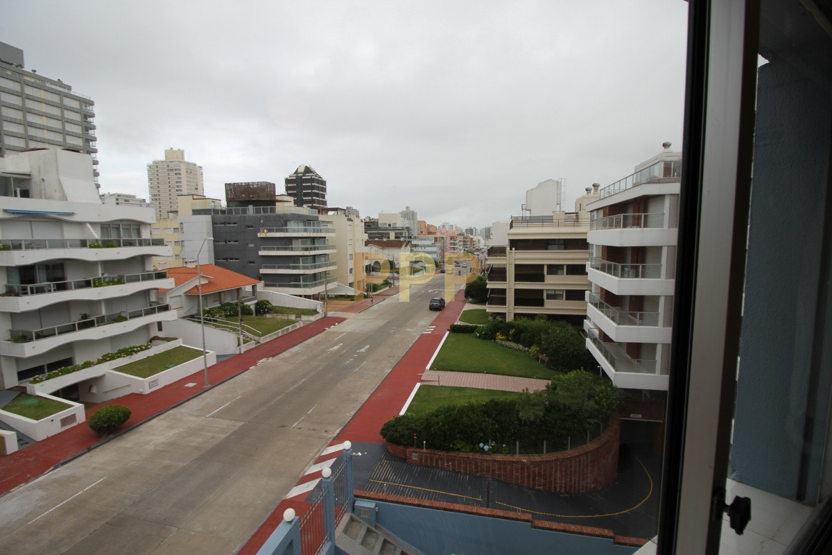 Apartamento ID.1063 - Apartamento en alquiler en Península frente al mar.
