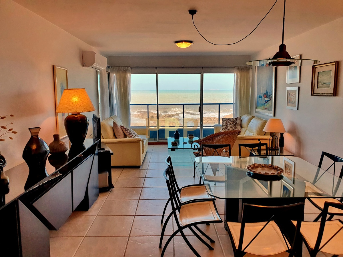 Apartamento ID.183 - Vendo o alquilo apartamento 3 dormitorios en primera lí­nea en Pení­nsula, Punta del Este 