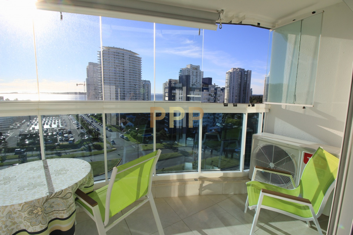 Apartamento ID.1057 - Apartamento con servicios en venta  en Punta del Este, zona Conrad.