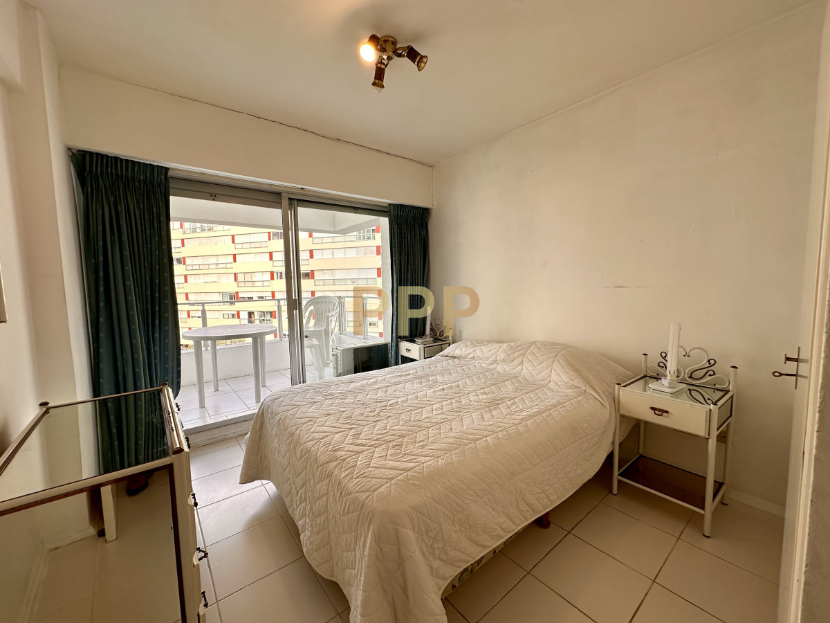 Apartamento ID.125 - En alquiler , muy lindo apto en edificio con servicios, muy cerca del mar.