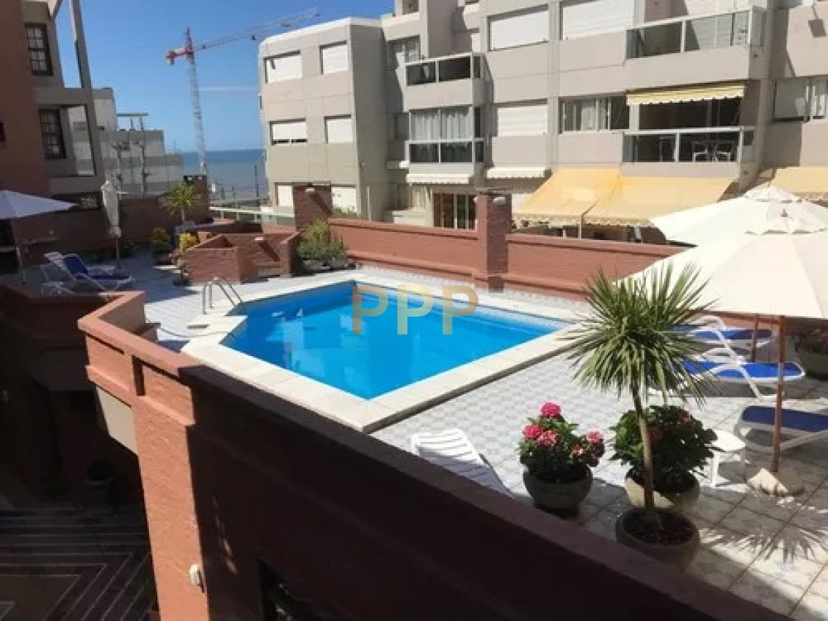 Apartamento ID.2478 - En venta apartamento en Peninsula , edificio con Parrillero y piscina.