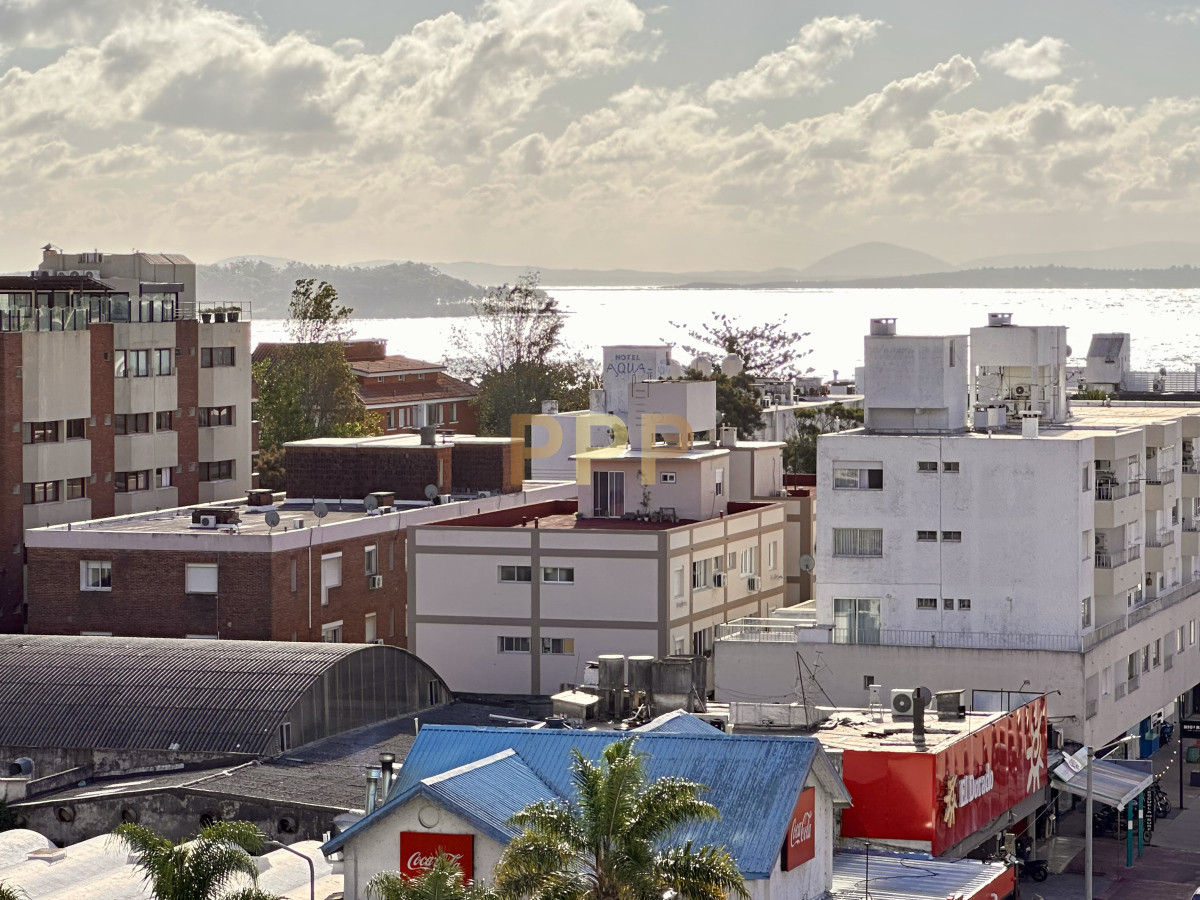 Apartamento ID.4199 - En Venta, a 100 metros del mar, Península Punta del Este