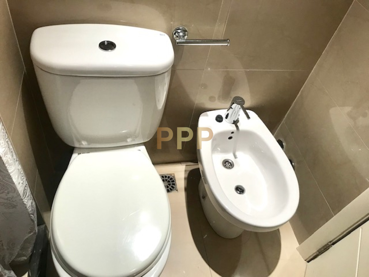 Apartamento ID.209 - Apartamento en Alquiler a una cuadra del mar (Playa Mansa)  en torre nueva, con todos y excelentes servicios .