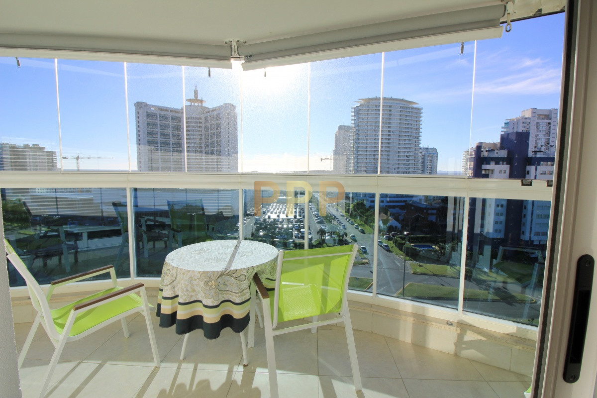 Apartamento ID.1057 - Apartamento con servicios en venta  en Punta del Este, zona Conrad.