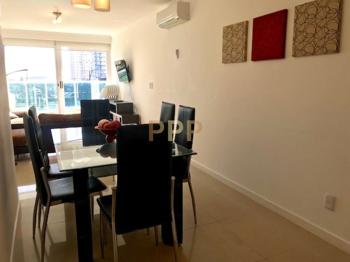Apartamento ID.209 - Apartamento en Alquiler a una cuadra del mar (Playa Mansa)  en torre nueva, con todos y excelentes servicios .
