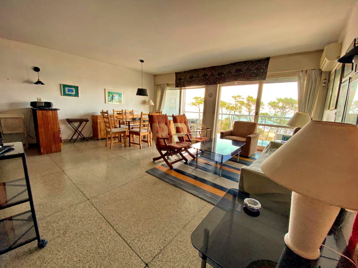 Apartamento ID.657 - Primera lÃ­nea frente al mar ( Mansa) Apartamento en Mansa, 2 dormitorios *