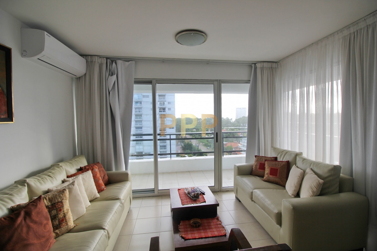 Apartamento ID.600 - En venta... Apartamento 3 dormitorios en Av. Roosevelt, Punta del Este