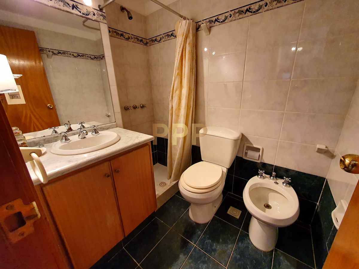 Apartamento ID.183 - Vendo o alquilo apartamento 3 dormitorios en primera lí­nea en Pení­nsula, Punta del Este 