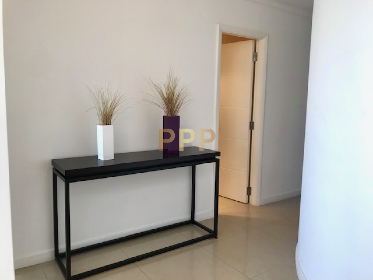 Apartamento ID.209 - Apartamento en Alquiler a una cuadra del mar (Playa Mansa)  en torre nueva, con todos y excelentes servicios .