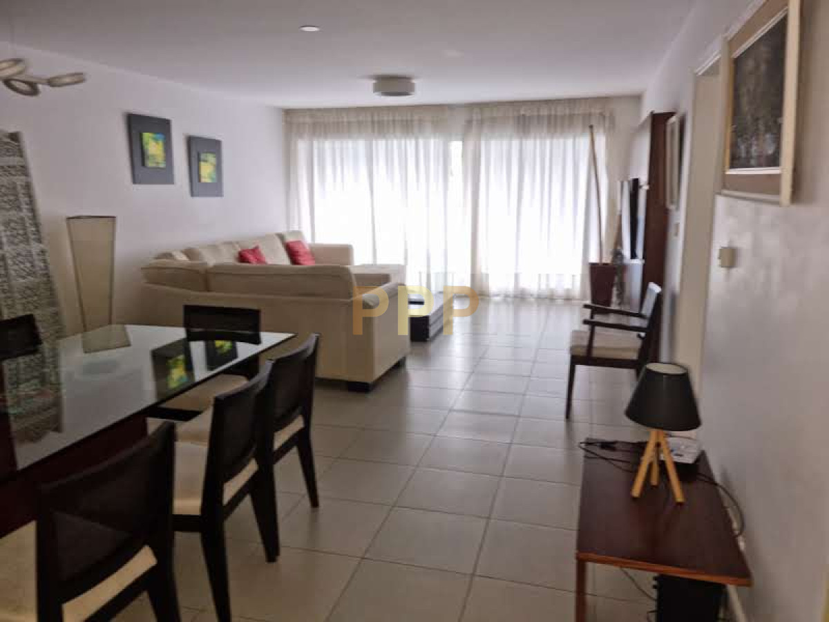 Apartamento ID.4 - En alquiler.. a pasitos del mar, torre con servicios.. Consulte!!!