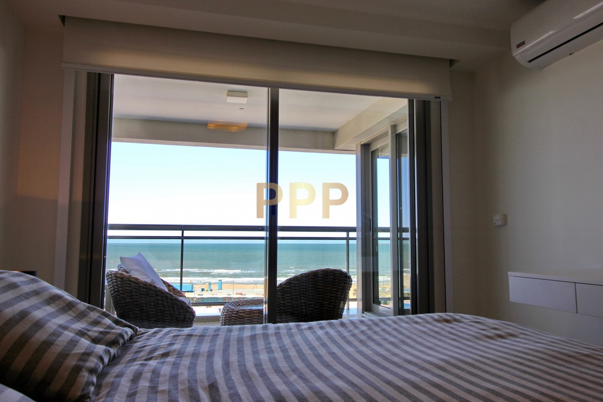Apartamento ID.2338 - Apartamento de 3 dormitorios, primera linea frente al mar, en alquiler y venta, Punta del Este
