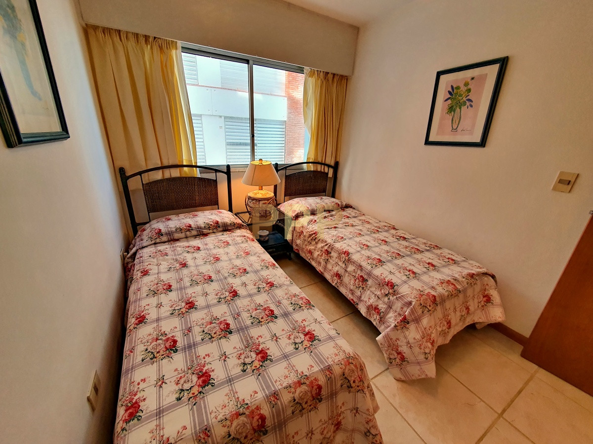 Apartamento ID.183 - Vendo o alquilo apartamento 3 dormitorios en primera lí­nea en Pení­nsula, Punta del Este 