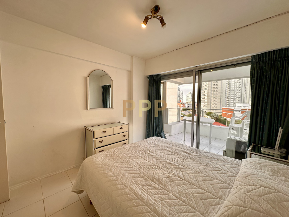 Apartamento ID.125 - En alquiler , muy lindo apto en edificio con servicios, muy cerca del mar.