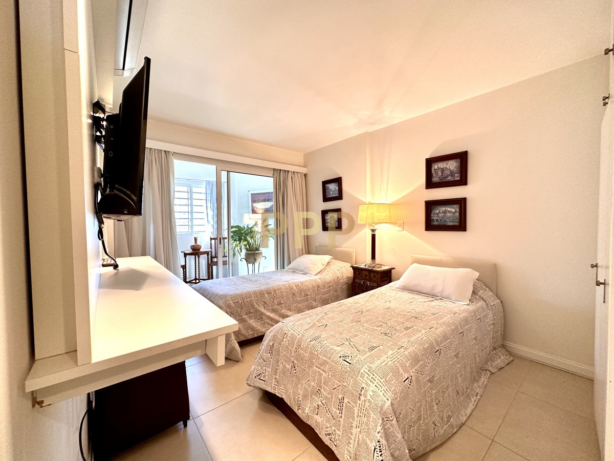 Apartamento ID.3943 - En venta y alquiler, primera línea, totalmente reciclado!!!