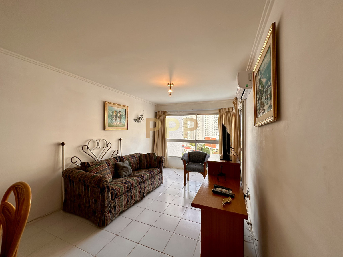 Apartamento ID.125 - En alquiler , muy lindo apto en edificio con servicios, muy cerca del mar.