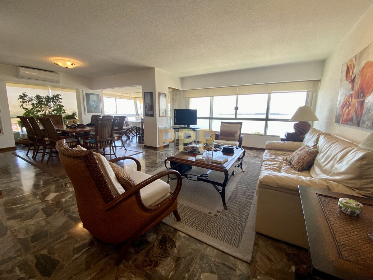 Apartamento ID.3744 - En venta y alquiler primera línea con excelentes vistas!!!