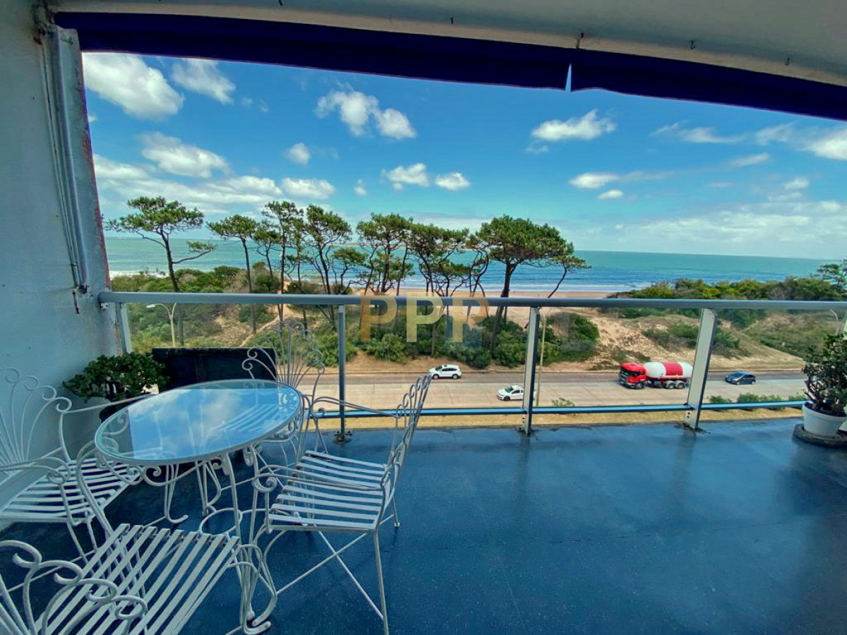 Apartamento ID.657 - Primera lÃ­nea frente al mar ( Mansa) Apartamento en Mansa, 2 dormitorios *