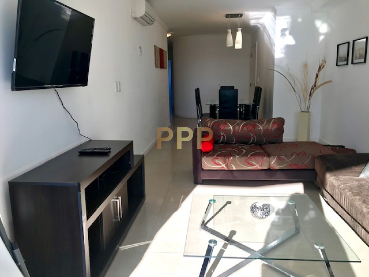 Apartamento ID.209 - Apartamento en Alquiler a una cuadra del mar (Playa Mansa)  en torre nueva, con todos y excelentes servicios .