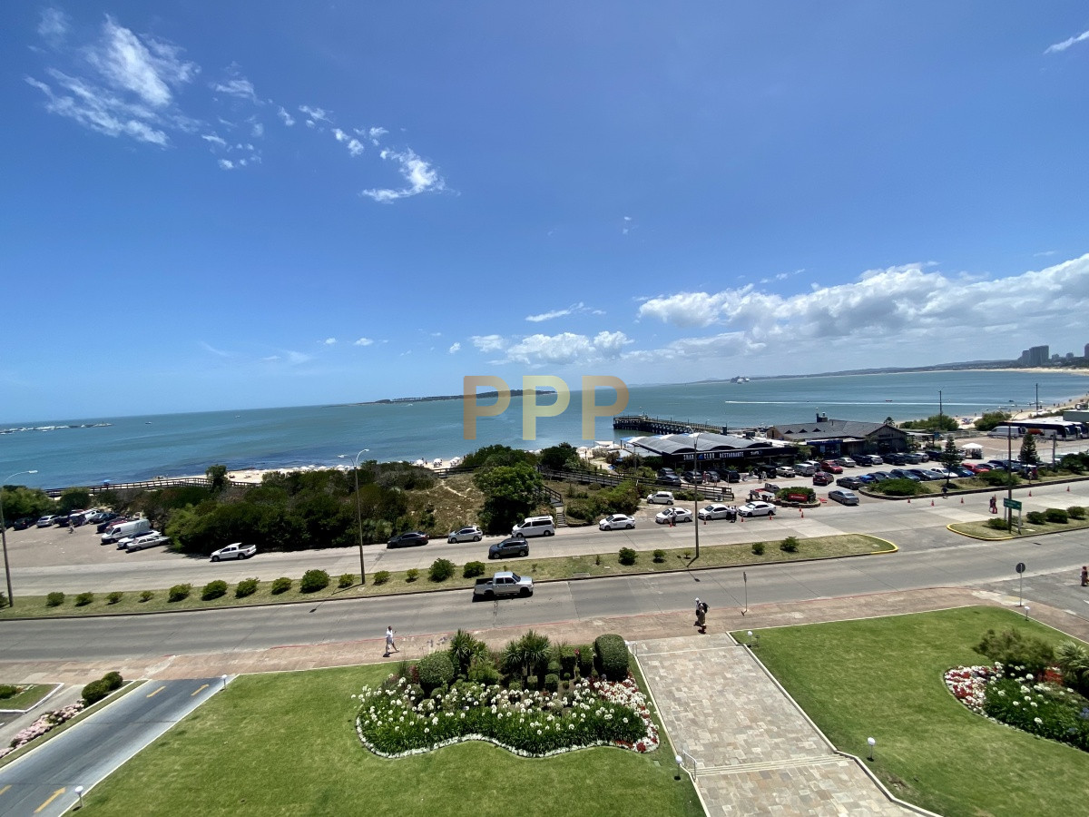 Apartamento ID.3744 - En venta y alquiler primera línea con excelentes vistas!!!