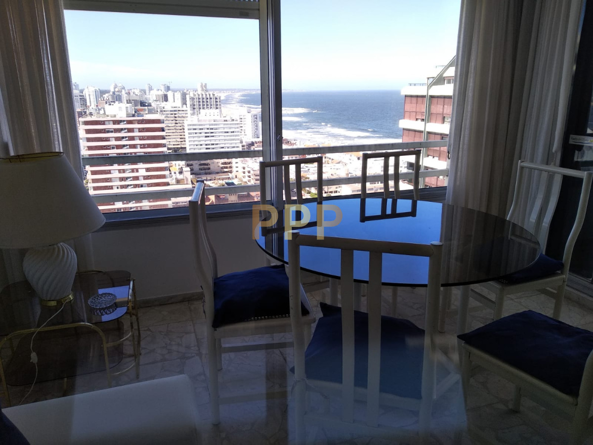 Apartamento ID.1354 - Alquile ya!!! Apartamento en el corazón de la Península, Punta del Este.