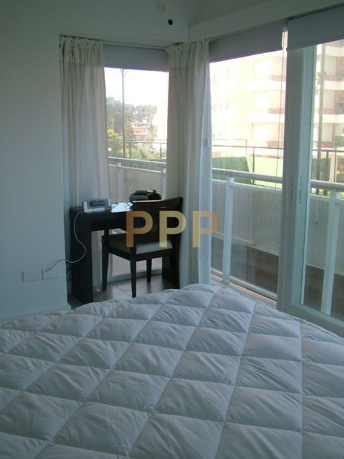 Apartamento ID.4 - En alquiler.. a pasitos del mar, torre con servicios.. Consulte!!!