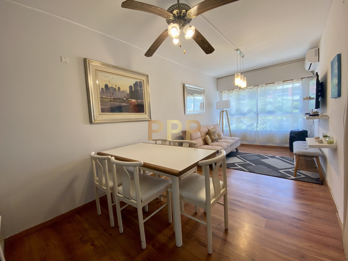 Apartamento ID.775 - Alquilo apartamento 2 dormitorios con parrillero propio en Península, Punta del Este