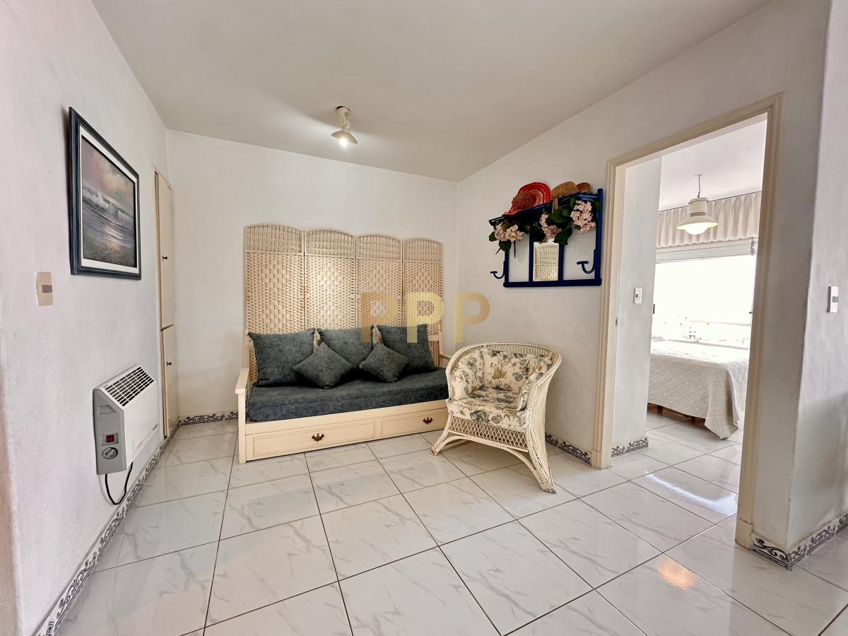 Apartamento ID.4199 - En Venta, a 100 metros del mar, Península Punta del Este