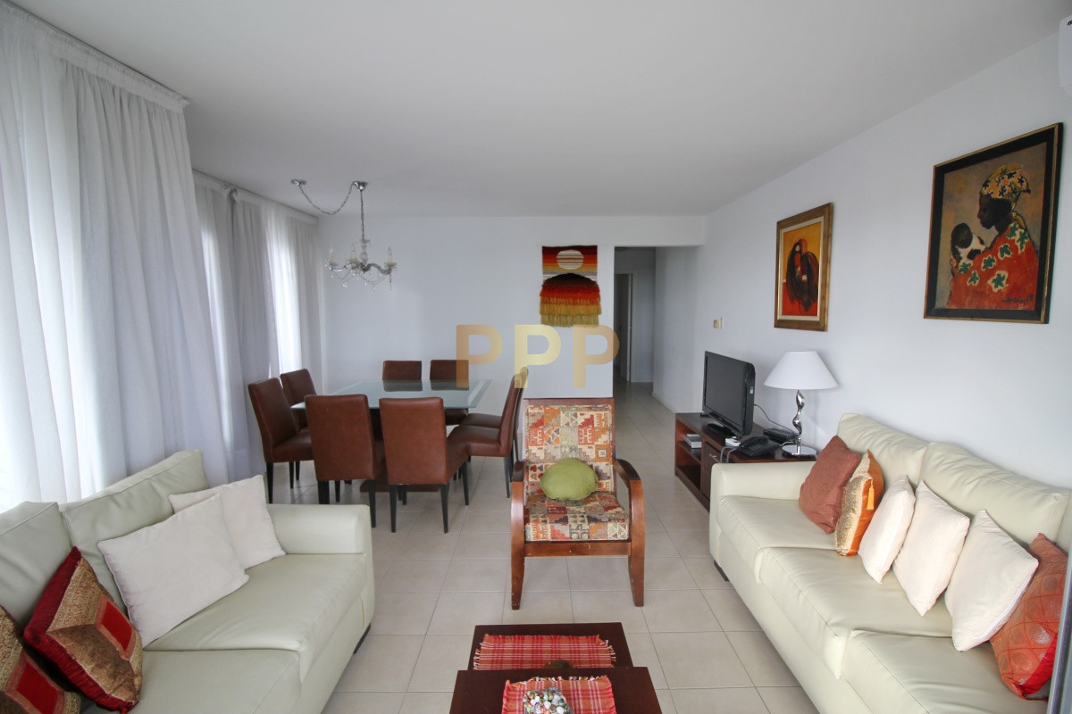 Apartamento ID.600 - En venta... Apartamento 3 dormitorios en Av. Roosevelt, Punta del Este