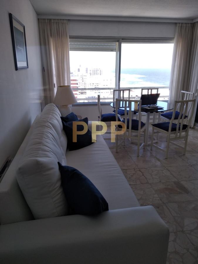 Apartamento ID.1354 - Alquile ya!!! Apartamento en el corazón de la Península, Punta del Este.