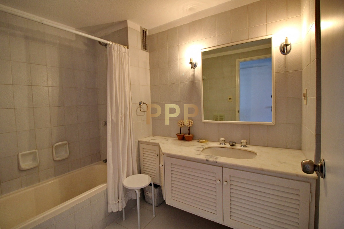Apartamento ID.2712 - En alquiler, piso alto , primera línea sobre la brava!!!
