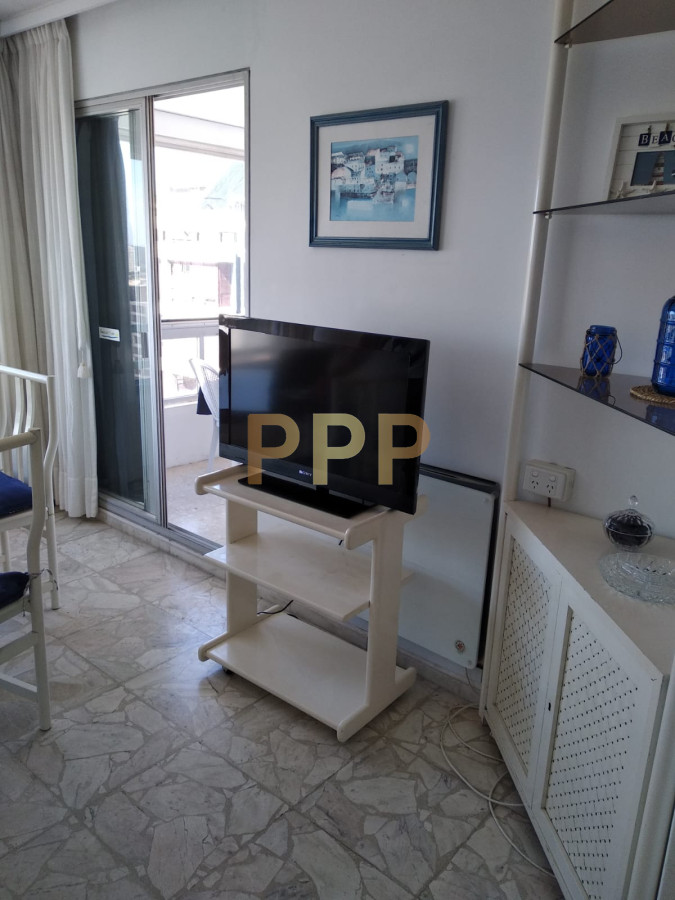 Apartamento ID.1354 - Alquile ya!!! Apartamento en el corazón de la Península, Punta del Este.